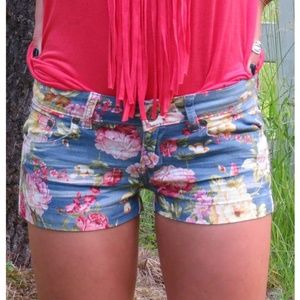 Adorable floral shorts